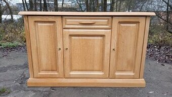 Masivní dubová komoda