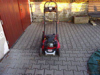 Benzínová sekačka s pojezdem