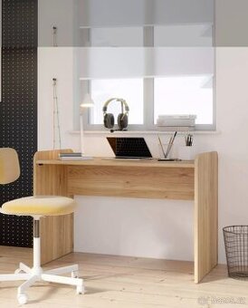 Psací stůl barvy dubu