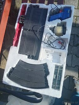 Prodám starou autodráhu chybí autíčka