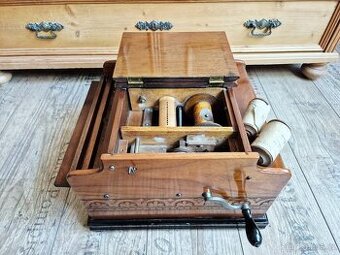 Starožitný hrací stroj Jubal Orchestrone Mascotte, 1895