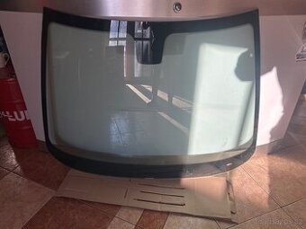 Čelní sklo PEUGEOT 206 r.v. 98-01 zelené + senzor+ vin