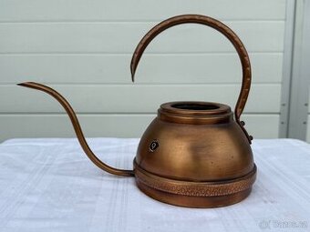 Měděná konvice konvička na pokojové květiny