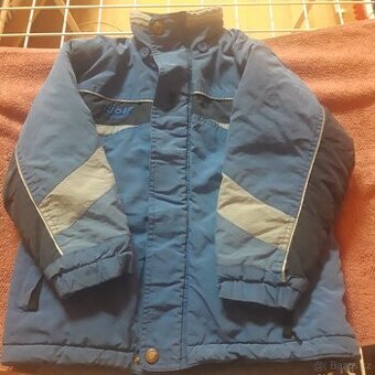 Chlapecká bunda nošená