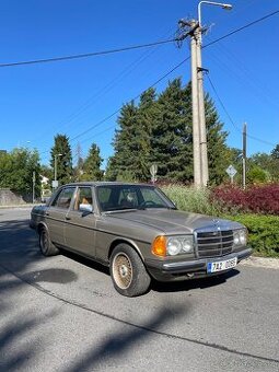 Mercedes-Benz W123, piáno, 2,4d