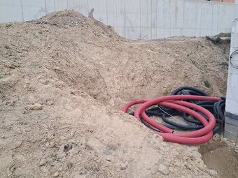 Hlina, zemina na srovnání terénu