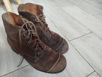 Staré vojenské boty cca 30.-40. léta