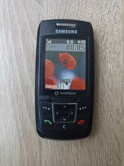 Samsung SGH-E250V (vysouvací), skvělý stav + nabíječka