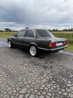 BMW E30 320i Coupe
