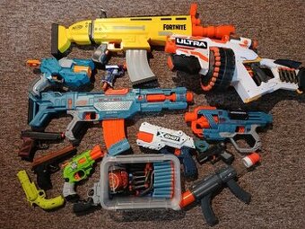 Sada Nerf a dalších pistolí 14ks TOP stav s příslušenstvím
