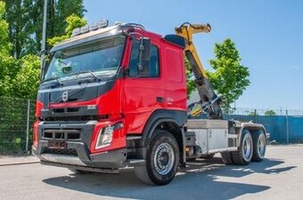 Volvo FMX 370 6x4 s nosičem kontejnerů Palfinger HT20A.