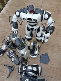 Roboti elektrické 2x hračka (na díly oprava )