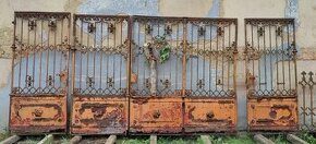 Železná brána a plot