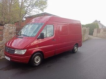 Dodávka kurýr Sprinter W210
