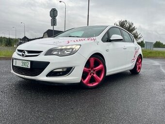 Opel Astra rok 2012 1.4 sport