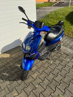 Skútr Peugeot Trekker 50cm, nový v ČR , po GO motoru