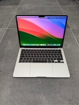 ZÁNOVNÍ APPLE MACBOOK AIR 13.6” M3/256GB/8GB/BATERIE 100%