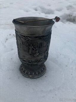 Cinovy hrnek a 3 štamprle