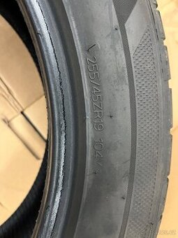 254/45R19 104Y