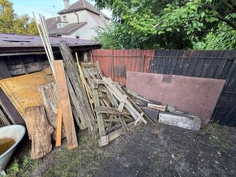 Mix dřeva na spálení za odvoz.