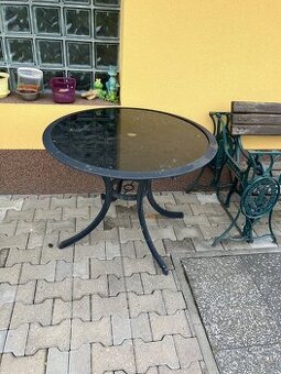 Zahradní stůl