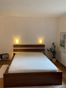 Postel s roštem a matrací 140x200