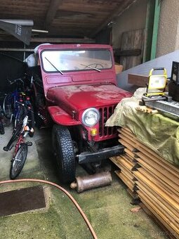 2x Jeep Willys CJ3A + stodola náhradních dílů