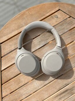 Sony Hi-Res WH-1000XM4 - šedá