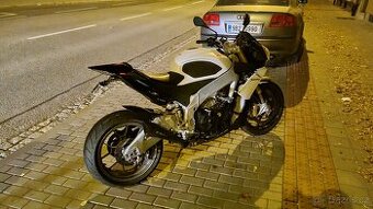 Aprilia Tuono V4 APRC
