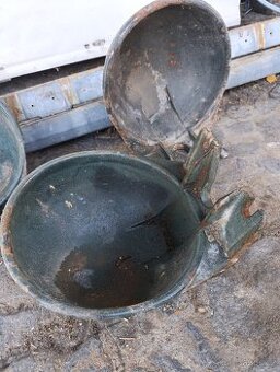 Staré litinové napáječky