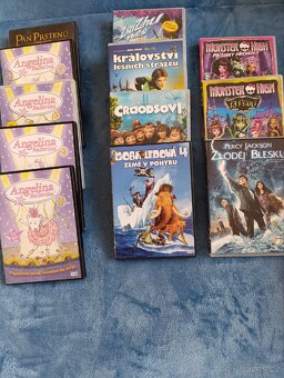 Pohádky ,filmy DVD - pohádky darovány, zbývají filmy foto 2