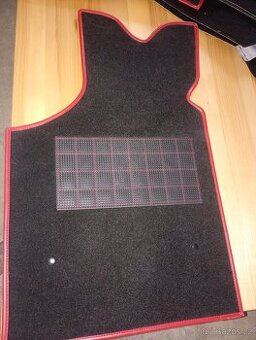 Prodám kompletní sadu koberců Škoda 110r
