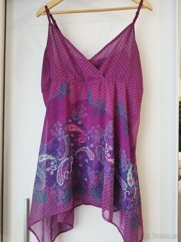 Delší tunika se zajímavým střihem