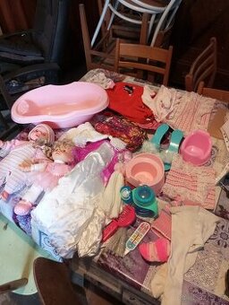 Mix hraček panenky a další - 1