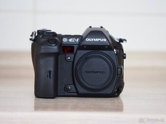 Prodám fotoaparát Olympus E-1 - CCD kodak sensor - top stav