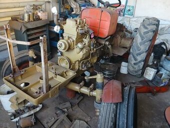 zetor  2511 s SPZ,rv 1970 ,částečně rozebraný ale komplet