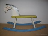 houpací kůň dřevěný