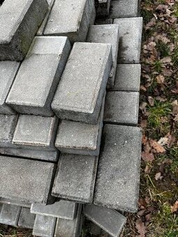 Použitá dlažba cca. 90-100m2