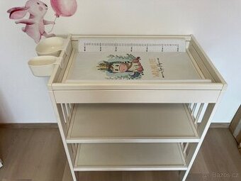 Přebalovací stůl s podložkou