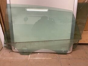 Levé zadní sklo audi a5 8T