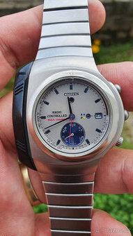 1. hodinky riadené rádiom CITIZEN \"Space Master\"