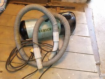 Starý vysavač Standard