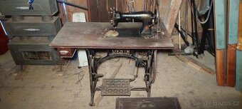 Historický šicí stroj Vesta