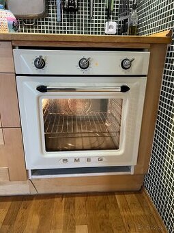 SMEG Victoria – sestava spotřebičů (krémová / retro 50's st