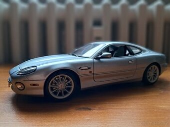 Model auta Aston Martin DB7 VANTAGE V12,  1:18 - 1