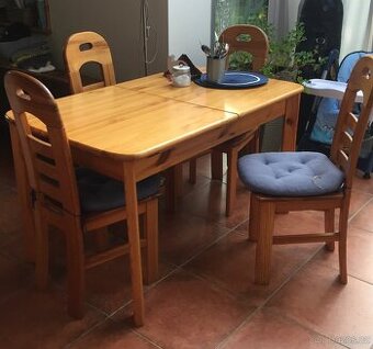 Rozkladaci jidelni stul se zidlemi Ikea