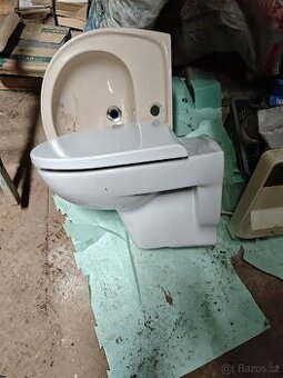 Závěsné WC s prkynkem