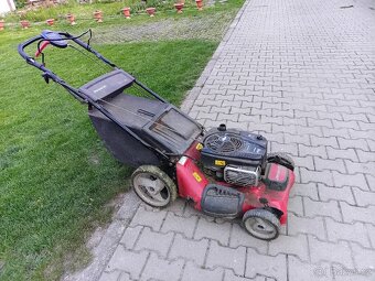 Sekačka Jonsered - 1