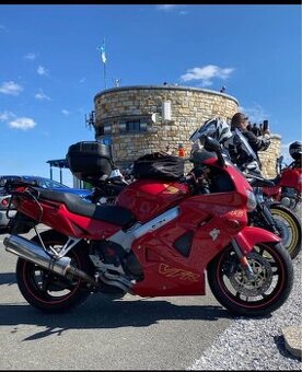 Honda VFR 800 RC46 - 1