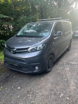 Havarovaná Toyota Proace